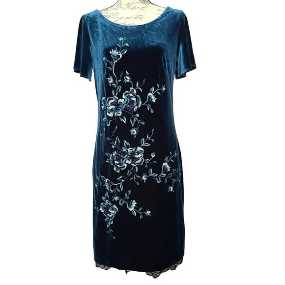White House Black Market Velvet Burnout Embroidered Shift Dress Event - Picture 1 of 8
